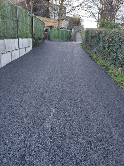 Finished tarmac private access road laid by Carthy Contracting